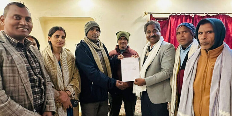 The current image has no alternative text. The file name is: ajapa.jpg