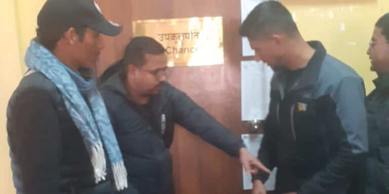 The current image has no alternative text. The file name is: akhil.jpg