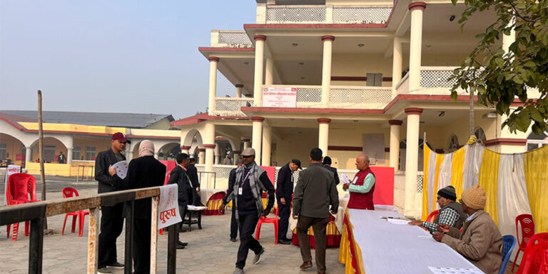 The current image has no alternative text. The file name is: deukhuri.jpg