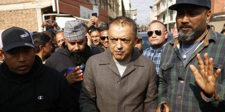 The current image has no alternative text. The file name is: gagan-7.jpg