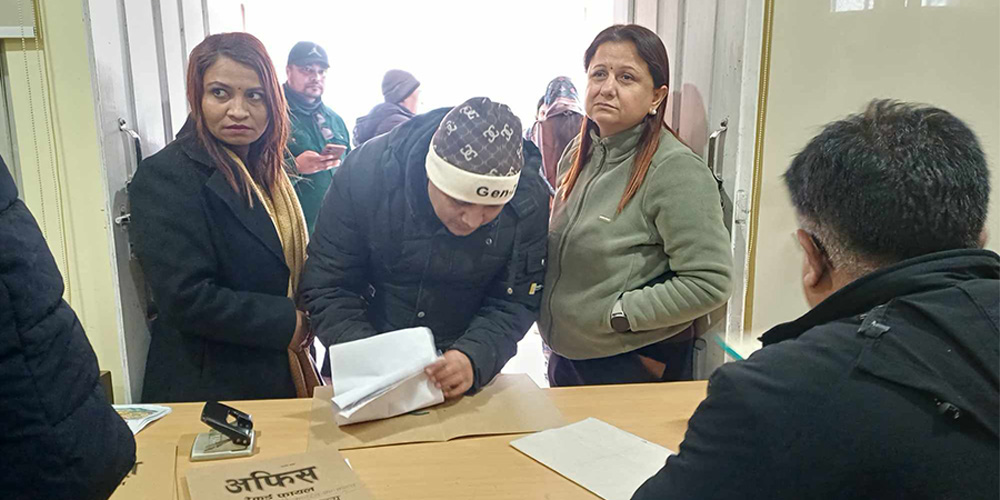 कोशीमा सुन्दास-न्यौपानेले दर्ता गरे उम्मेदवारी, घिमिरे अनुपस्थित