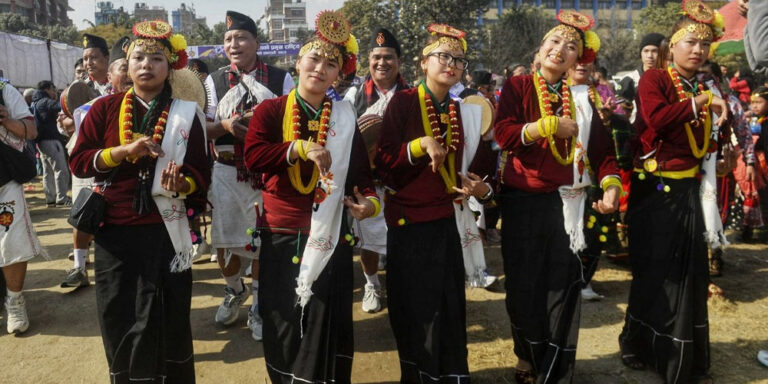 The current image has no alternative text. The file name is: maghi.jpg