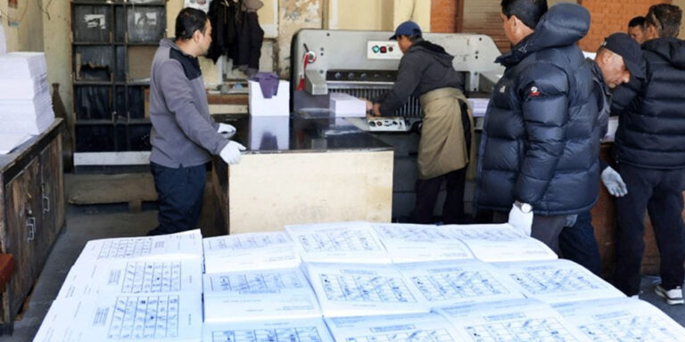 The current image has no alternative text. The file name is: matpatra.jpg