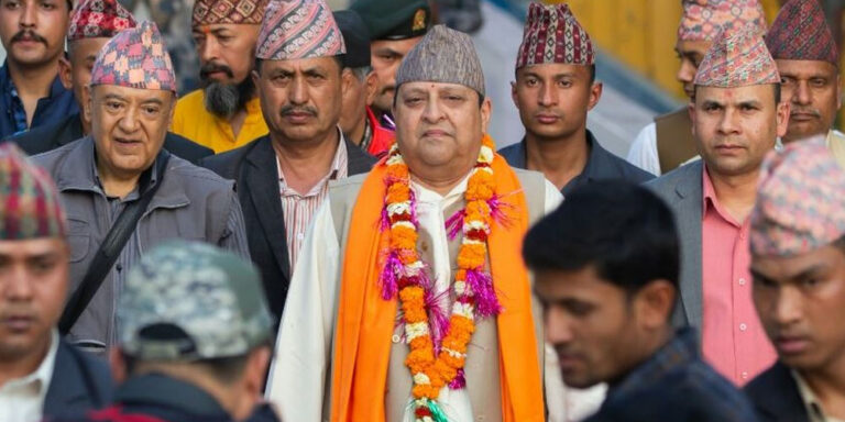 The current image has no alternative text. The file name is: raja.jpg