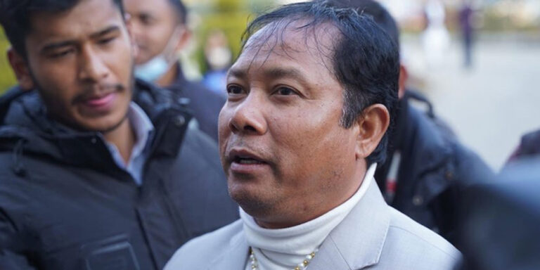 The current image has no alternative text. The file name is: resham.jpg