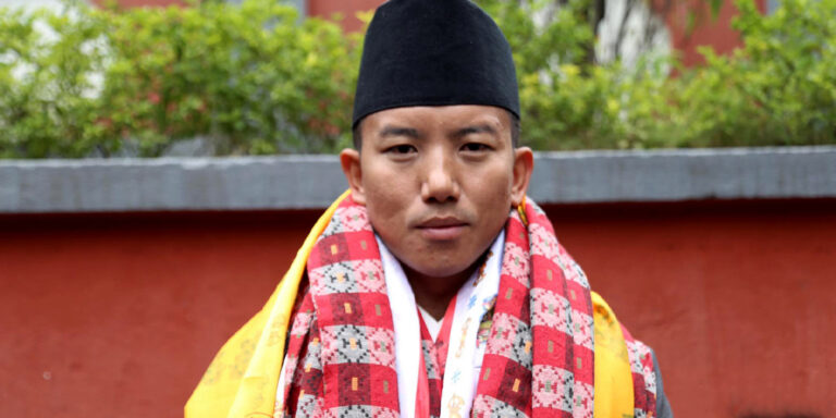 The current image has no alternative text. The file name is: suhang.jpg