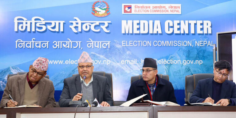 The current image has no alternative text. The file name is: ayog.jpg