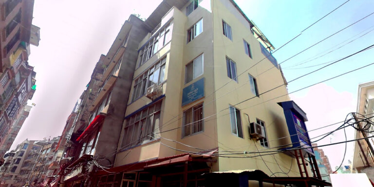 The current image has no alternative text. The file name is: cyber-beuro.jpg