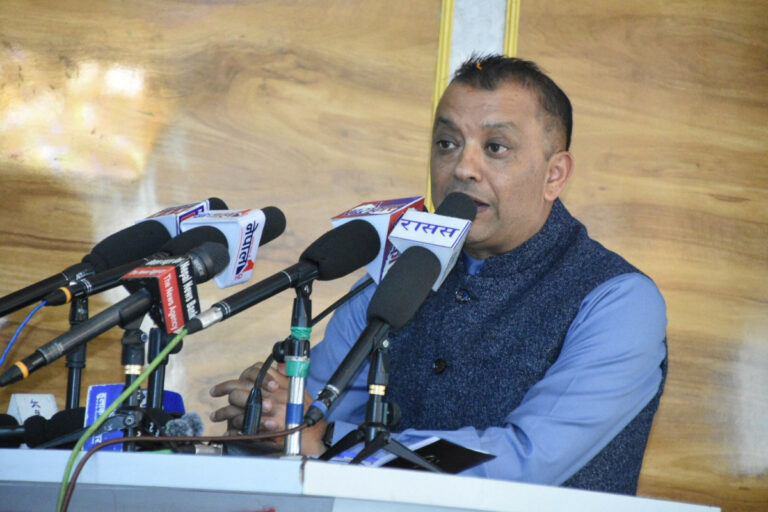 The current image has no alternative text. The file name is: gagan-2.jpg