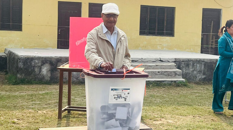 The current image has no alternative text. The file name is: Lekhak1772684176.jpg