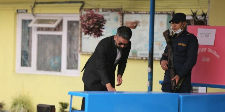 The current image has no alternative text. The file name is: baln.jpg