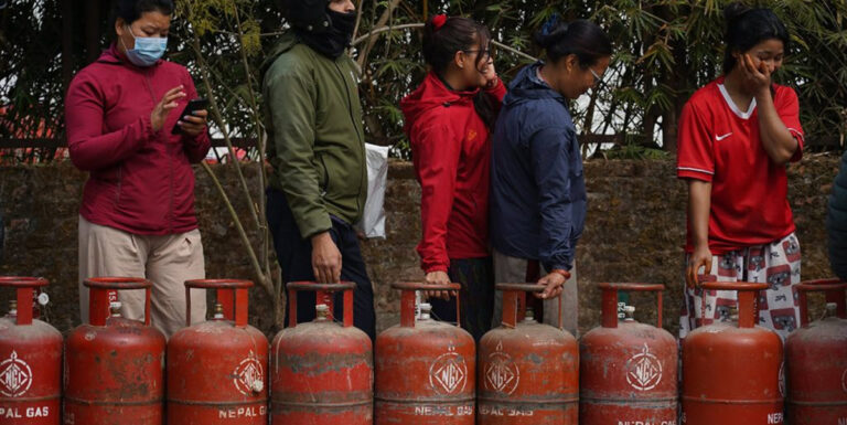 The current image has no alternative text. The file name is: gas.jpg