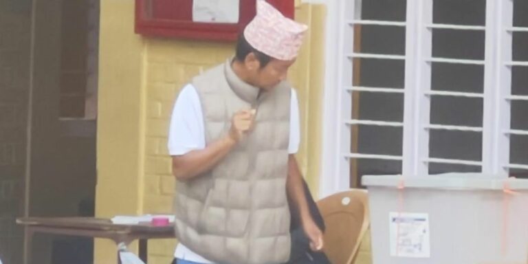 The current image has no alternative text. The file name is: hark.jpg