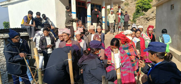 The current image has no alternative text. The file name is: kalikot.jpg