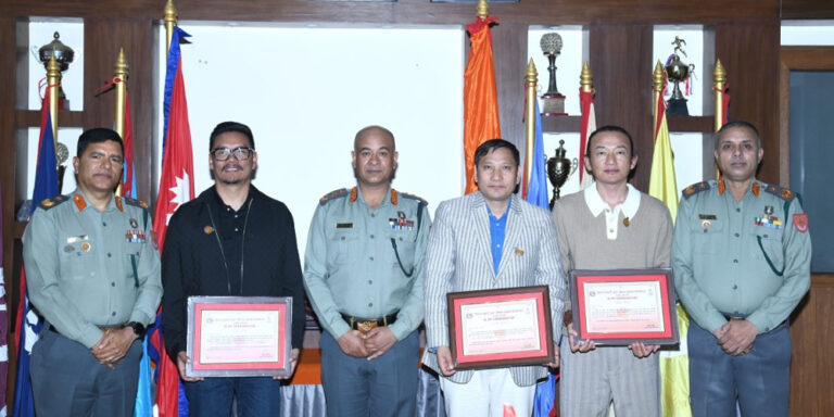 The current image has no alternative text. The file name is: samman.jpg