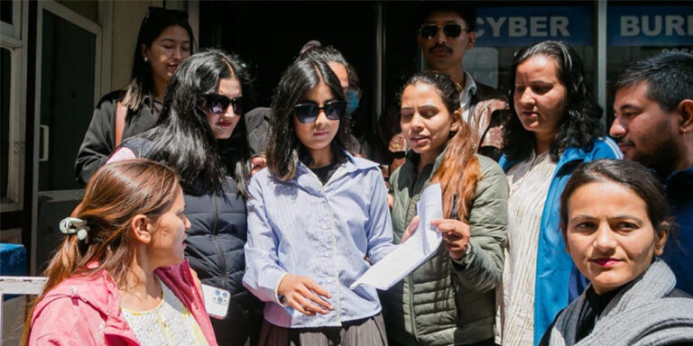 The current image has no alternative text. The file name is: amaishsa.jpg