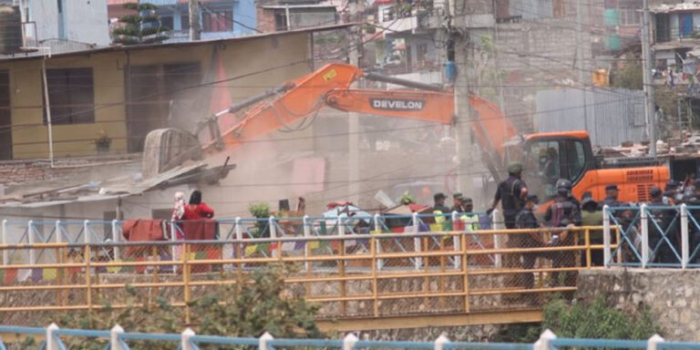 The current image has no alternative text. The file name is: gaire-gau.jpg