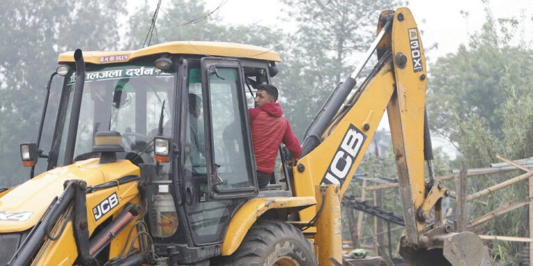 The current image has no alternative text. The file name is: manohara-2.jpg