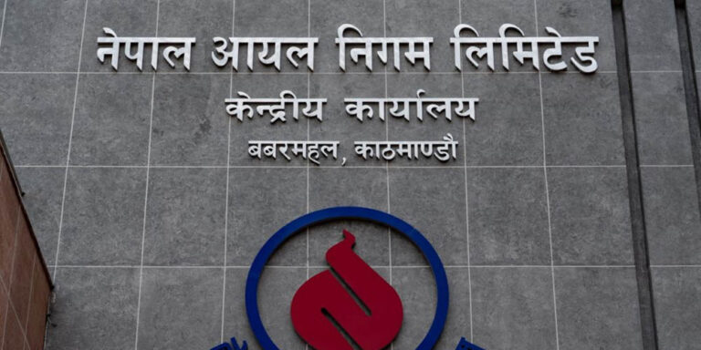 The current image has no alternative text. The file name is: petrole.jpg