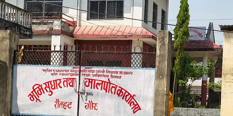 The current image has no alternative text. The file name is: rautahot.jpg