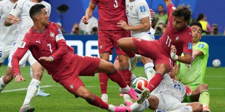 The current image has no alternative text. The file name is: cr7.jpg