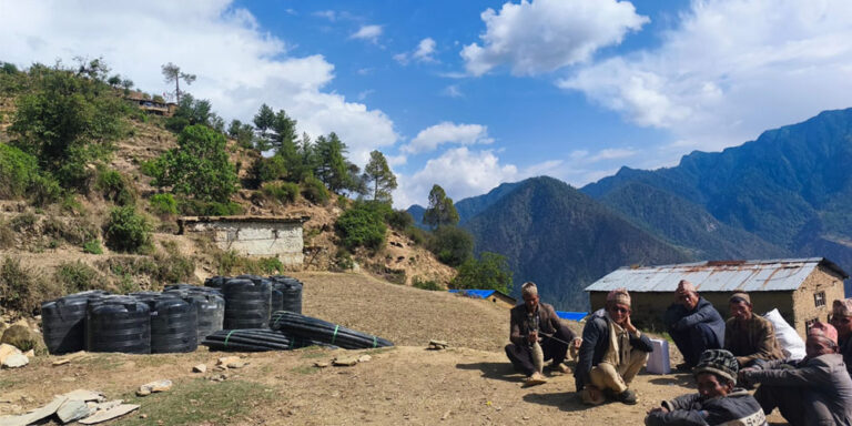 The current image has no alternative text. The file name is: humla.jpg