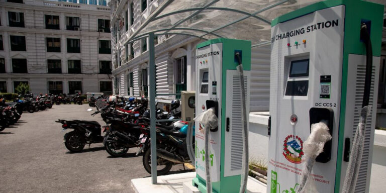 The current image has no alternative text. The file name is: charging-unit.jpg