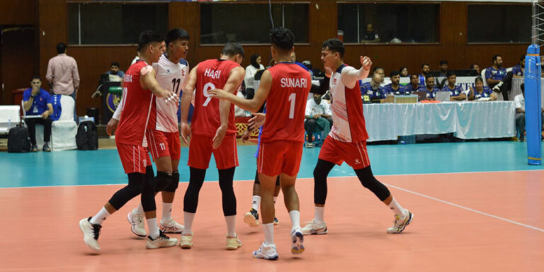 The current image has no alternative text. The file name is: vollyeball.jpg