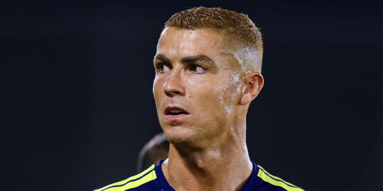 The current image has no alternative text. The file name is: cr7.jpg