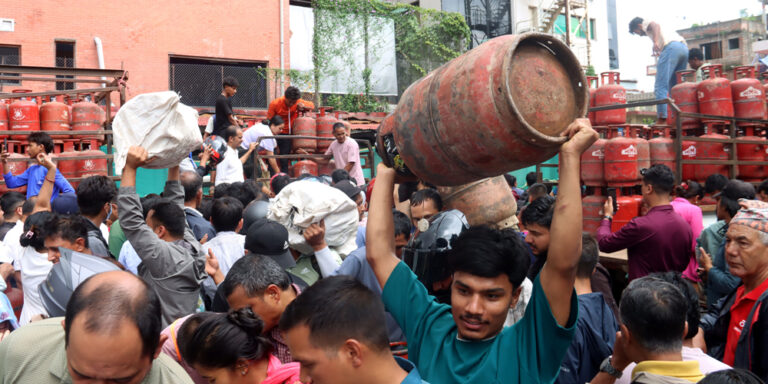 The current image has no alternative text. The file name is: gas.jpg