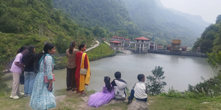 The current image has no alternative text. The file name is: lamjung.jpg