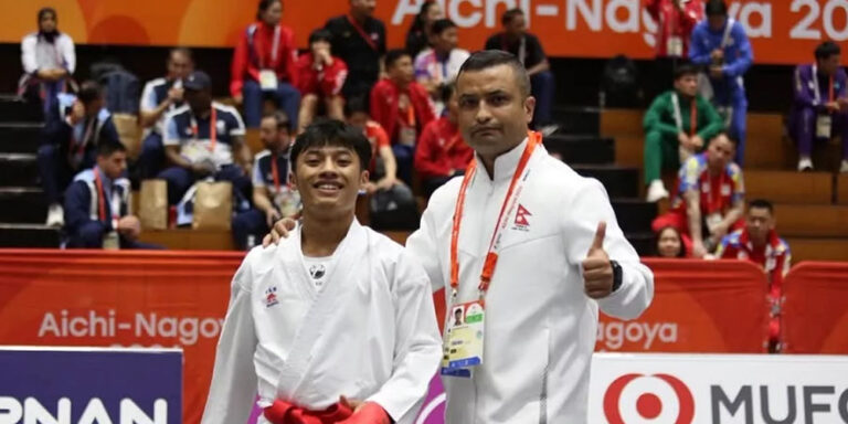 The current image has no alternative text. The file name is: karate.jpg