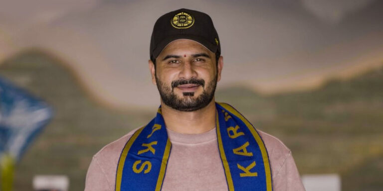 The current image has no alternative text. The file name is: farhan.jpg