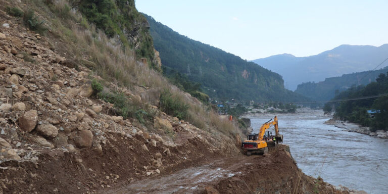 The current image has no alternative text. The file name is: jomsom.jpg